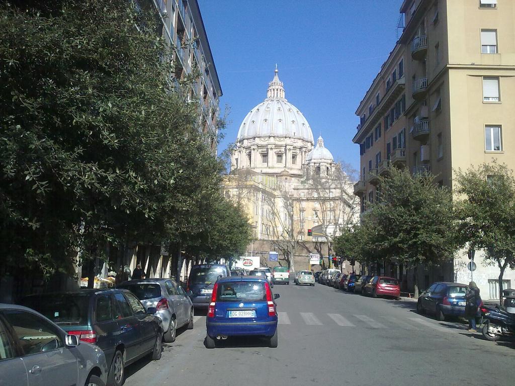 Отель Gregorios San Pietro Рим Экстерьер фото